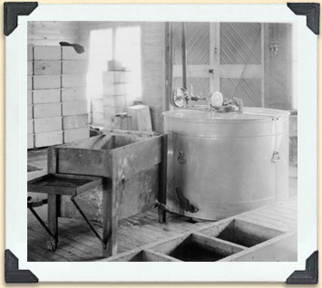 An uncapping table (left), and a large mechanical honey extractor (right), ca 1920. 
