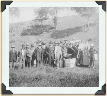 Journée champêtre pour apiculteurs, région rurale du sud-est de l'Ontario, vers 1900. 