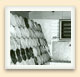 « Chambre chaude » de la Saskatchewan Honey Co-op, remplie de barils de miel, vers 1950 